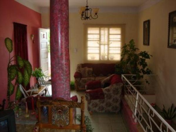 La misma casa de San Miguel del Padrón, pero por dentro. Piden 28,000 CUC por ella.