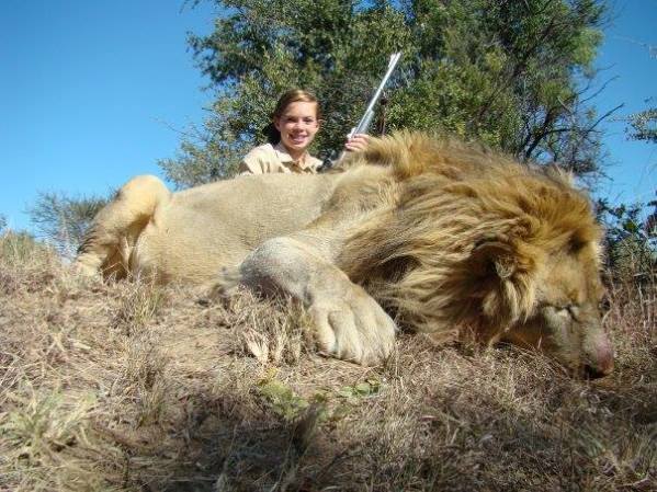 Kendall Jones, controversial por enorgullecerse de sus "trofeos" africanos.