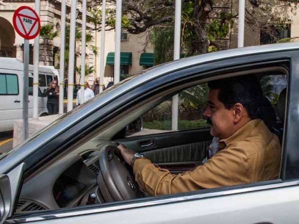 12 DE ENERO: Vicepresidente venezolano, Nicolás Madura abandona el Hotal Nacional después de un encuentro con la presidenta argentina Cristina Fernández de Kichner en La Habana.