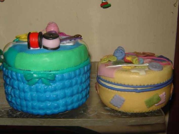 Potes decorados y cofres de artesanía para regalos y decoración.
