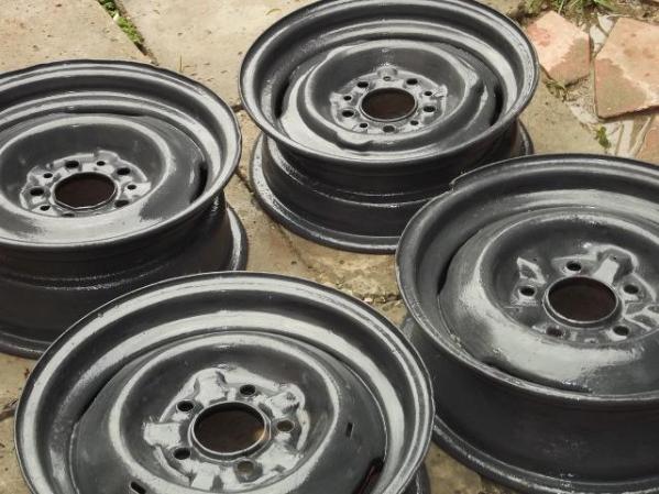 Llantas para Chevrolet y Dodge Americano (Almendrones) de 14 y 15 Original de los años '50 y pico. <br />Se ofertan también la tambora chevrolet original!<br />Solo por 25 CUC cada una.