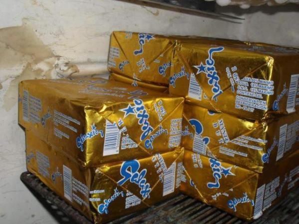 Tengo en venta mantequilla de buena calidad, la vendo por cantidad mayor que 10 unidades ó más a 20 pesos cada una, se la llevo a la casa, usted la puede vender a 1CUC ó 25pesos cubanos. Se le garantiza buena calidad, transporte y seriedad.