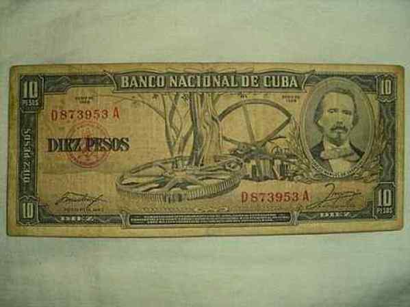 Billetes Cubanos antiguos , muy parecidos al dollar americano...si eres coleccionista te gustara tener esta relikia. les dejo algunas fotos.