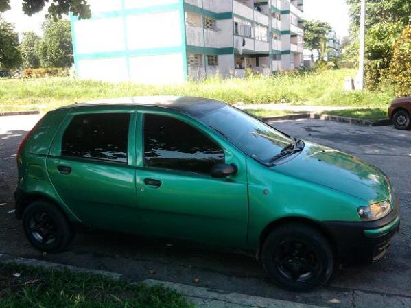 Vendo fiat punto 2000 diesel. Llamar a alejandro 7682175 y me - $21,000