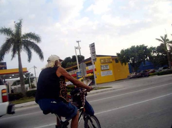 7- Te puedes pasar todo el día en chancleta, en camiseta o en bicicleta, como si estuvieras allá.