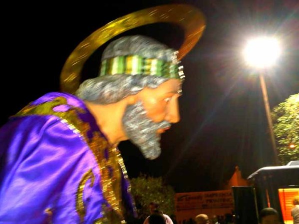 8- Aunque no encuentras otra réplica de la virgencita de la Caridad, tienen la imitación del Rincón de San Lázaro.