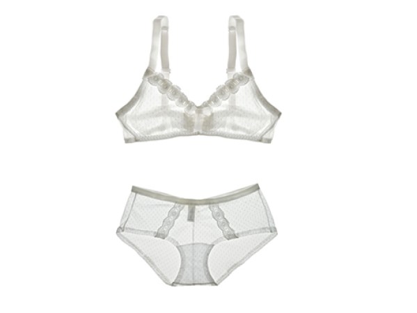 Conjunto completo de Cosabella. Encuéntralo en cosabella.com; $105.