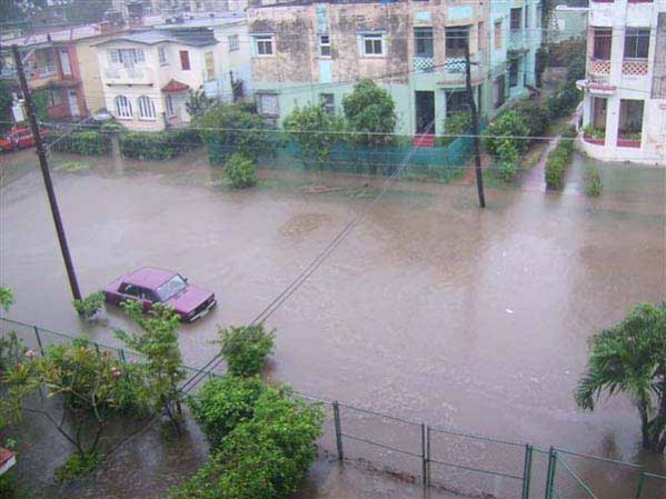 Las calles habaneras inundadas tras días de lluvias intensas.