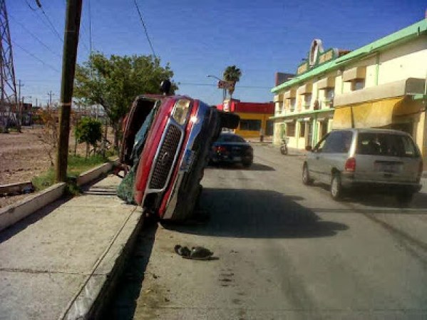 Fotos de presuntos sicarios del narcotrafico en Nuevo Laredo, Tamaulipas, México, difundidas por la página web Blog del Narco.