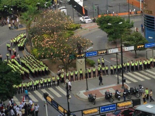 La policía listada para la marcha.