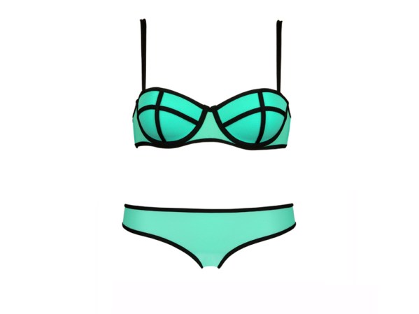 Conjunto completo. Disponible en northamerica.triangl.com, $55.