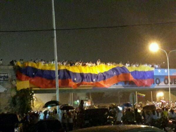 Manifestaciiones en Caracas este martes en la noche.