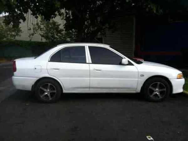 Vendo Mitsubishi Lancer año 99 - $23,500. 52813224