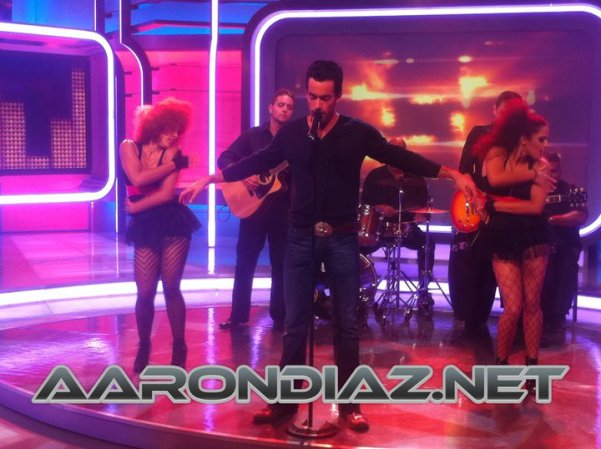 Ese año fue muy importante para él, ya que además de convertirse en un hombre casado, lanzó su primer disco como solista.