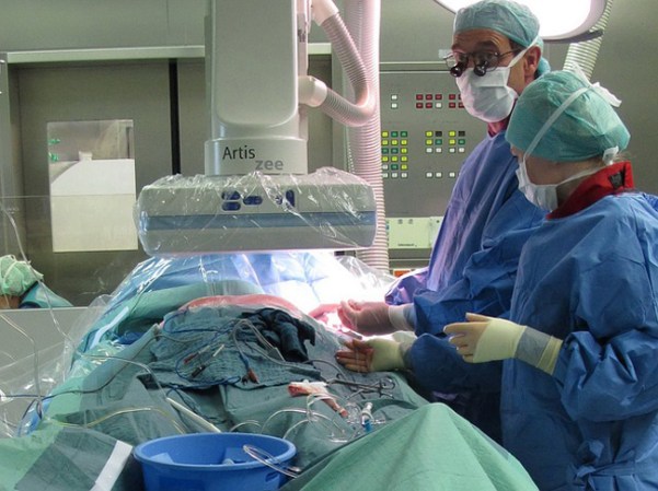 Evita caer en complicaciones que te puedan mandar al hospital. Realízate una revisión al menos una vez cada año, haz ejercicio y mantén una buena alimentación.