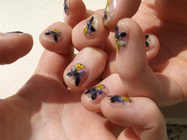 Uñas decoradas. Hay millones de estas fotos y aburren.