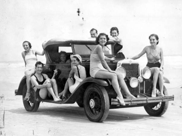 Los paseos en auto por Miami Beach no son de ahora, son de antes. (Década de 1920).