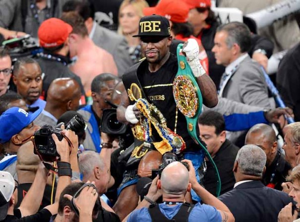 Floyd Mayweather destroza a el "Canelo"en la pelea del año.