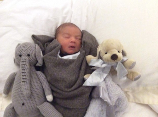 SIMON COWELL & LAUREN SILVERMAN presentaron a su pequeño Eric.