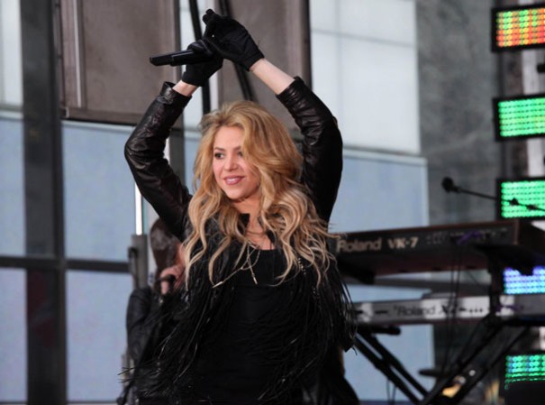 La estrella colombiana retorna por todo alto a los escenarios ante el lanzamiento de su nuevo disco, y tras convertirse en madre. Presentación de Shakira en el show “Today” en la Plaza Rockefeller de Nueva York.
