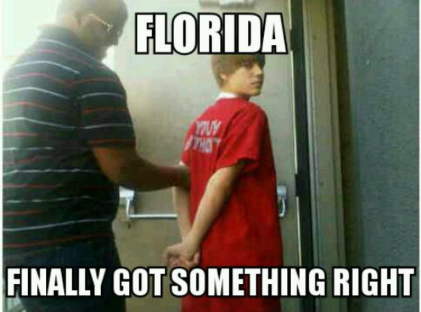Las redes sociales han comenzado a hacer humor con el encarcelamiento de Justin Bieber, con unos divertidos Memes.