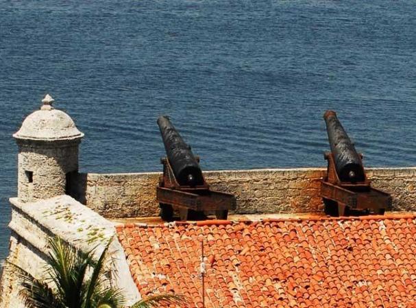 La batería de los 12 Apóstoles en la base del Morro.