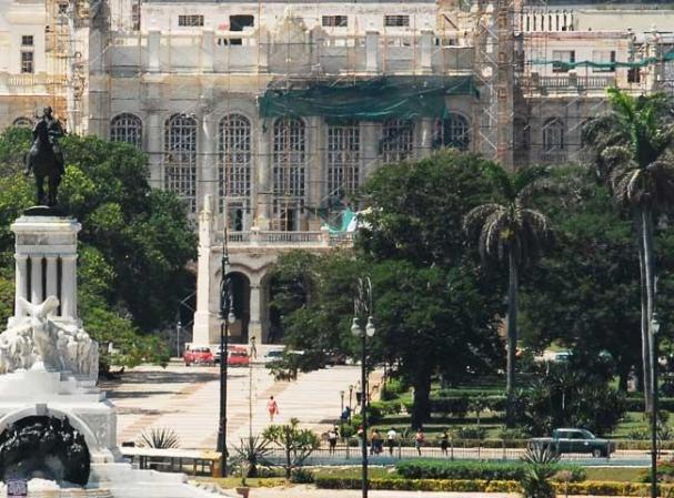 El monunmento a Máximo Gómez a la entrada del túnel de la bahía. <br /> ¿Quieres compartir fotos como estas? Hazlo aquí <br />
