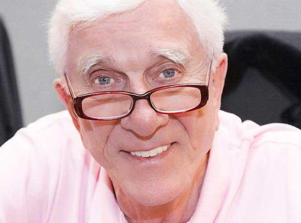 28 de noviembre, 2010: Fallece Leslie Nielsen por complicaciones de neumonía a la edad de 84 años después de una larga carrera.