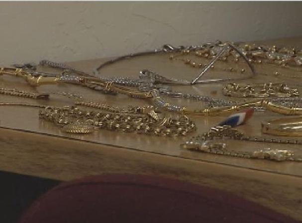 La policía busca a los propietarios de estos objetos robados en casas de Miami, Miami Beach y el condado de Collier.