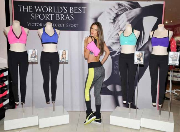 La sexy Alessandra Ambrosio presenta colección de sujetadores.