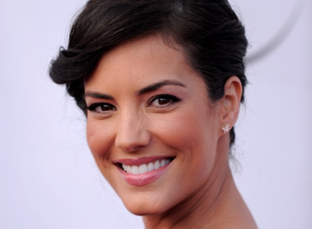Gaby Espino<br />Esta venezolana no sólo tiene una silueta de diosa sino también, unos bellísimos labios. Si quieres que tu labial dure más, aplica una primera capa de labial, luego una de polvo traslúcido y termina con otra de labial. Si quedó muy opaco, aplica un poco de brillo.