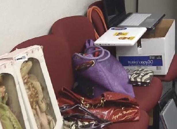La policía busca a los propietarios de estos objetos robados en casas de Miami, Miami Beach y el condado de Collier.