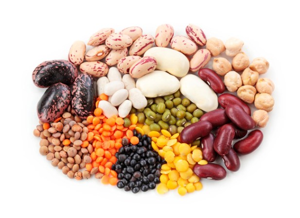 2.- Lentejas, frijol, haba y garbanzos: Cualquiera de estos vegetales que crecen en vaina son ricos en proteínas, hierro, zinc y biotina, que fortalece el cabello y evita que comience a quebrarse.