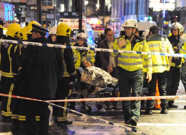 Pesadilla en Londres por el derrumbe del techo de un teatro.
