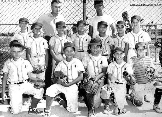 Una bella fotografía de un equipo de la liga de beisbol infantil, en Hialeah, tomada en 1961.