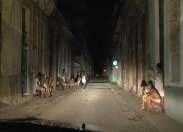 Fotos del masivo apagón que tuvo lugar el domingo en Cuba.