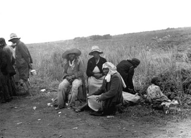 Recolectores de vegetales que esperan ser pagados - Homestead, Florida, 1939.