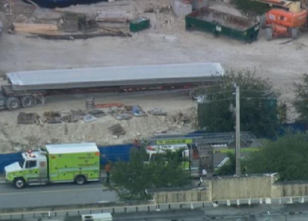 Imágenes tomadas desde el helicóptero deTelemundo 51 tras derrumbarse un garaje de varios pisos en el recinto del Miami-Dade College del Doral.