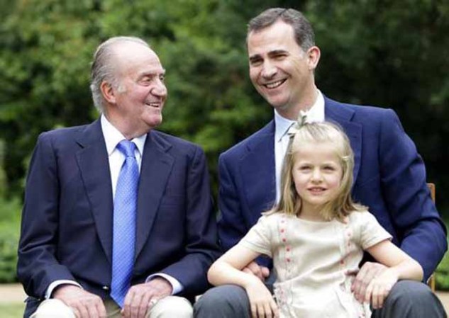 Profesional, deportista y cercano, el Príncipe Felipe, "preparado para reinar", según su padre.