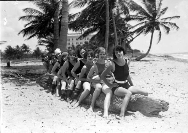 ¿Y dónde van con ese tronco? (Miami Beach, 1923).