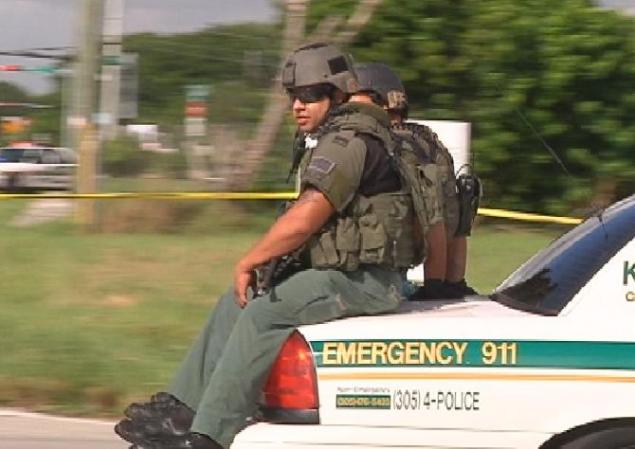 Fotos de la búsqueda en el sur de Miami-Dade de un hombre que según la policía disparó contra una mujer sargento.