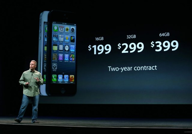 El iPhone 5, disponible en blanco y negro, se podrá pre-ordenar desde el viernes 14 de septiembre y estará disponible al público a partir del 21 de septiembre.