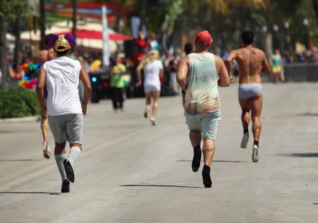 Esta fue la quinta edición del Desfile del Orgullo Gay y tuvo lugar en la famosa Ocean Drive de Miami Beach.
