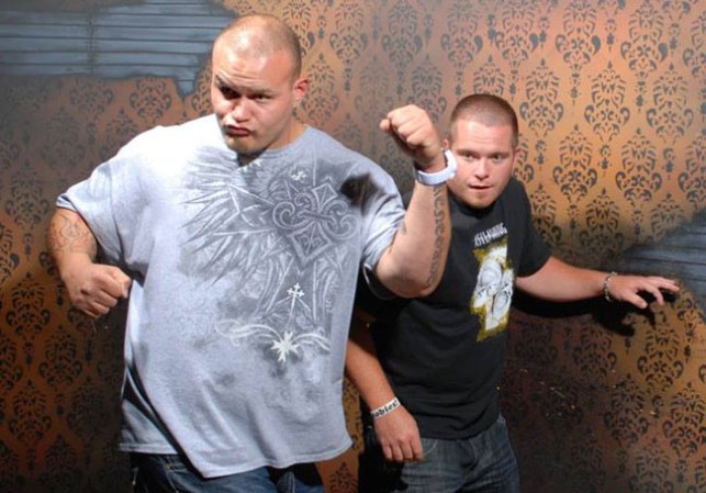 Fotos tomadas a quienes visitan la Casa del Horror Nightmares Fear Factory en Niagara Falls, Canadá, Lo que no se revela es la causa del espanto.