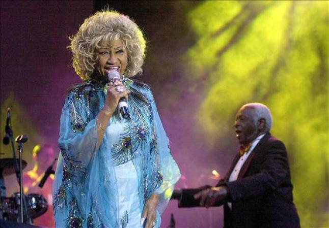 16 JULIO, 2013-La poderosa voz que inmortalizó el inconfundible grito de "¡Azúcar!", símbolo de la Músia cubana, calló para siempre hace diez años, dejando huérfano al género musical de una de sus mayores artistas, la inimitable Celia Cruz.
