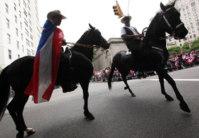En junio del 2010 surgió una gran controversia con la elección de Osvaldo Rios como el padrino del desfile.
