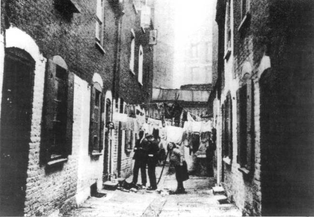 Los cinco asesinatos reconocidos por la policía como obra del Destripador son los de Mary Ann Nichols, Annie Chapman, Elizabeth Stride, Catherine Eddowes y Mary Jane Kelly.