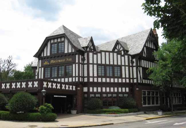 Village of Mariemont fue nombrada como una de las mejores planeaciones de construcción del país, es considerada una inspiración para diseñadores modernos y fue diseñada entre 1921 y 1925.