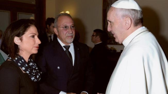 Gloria y Emilio Estefan con el Papa