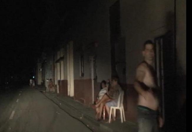 Fotos del masivo apagón que tuvo lugar el domingo en Cuba.